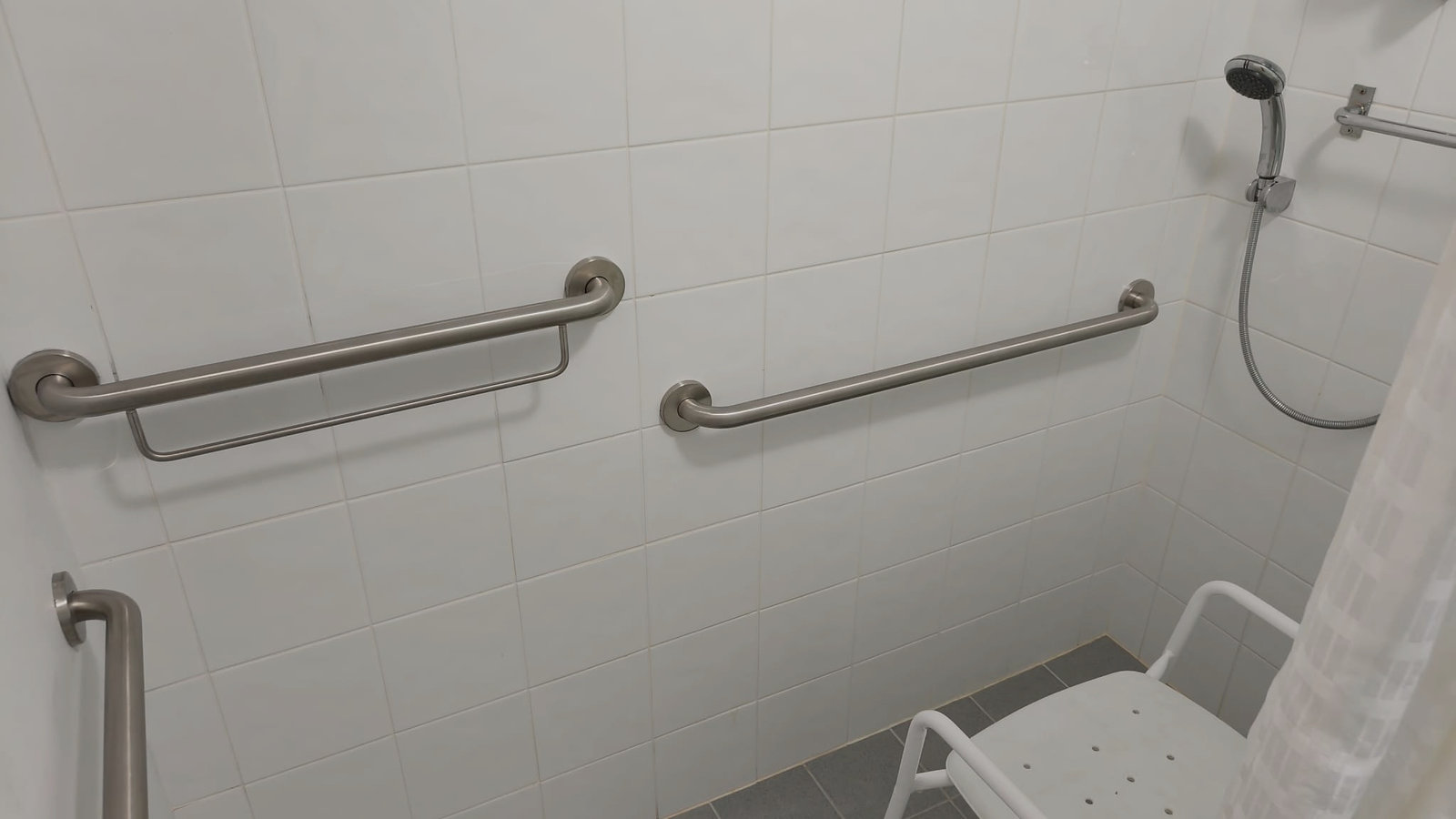 Professionally installed grab rails in a Perth bathroom